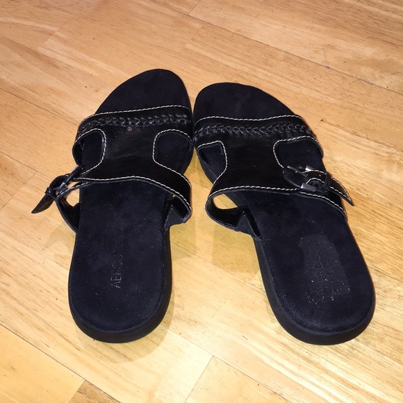 Black sandals with a very low heel 👌👓 - Picture 2 of 5